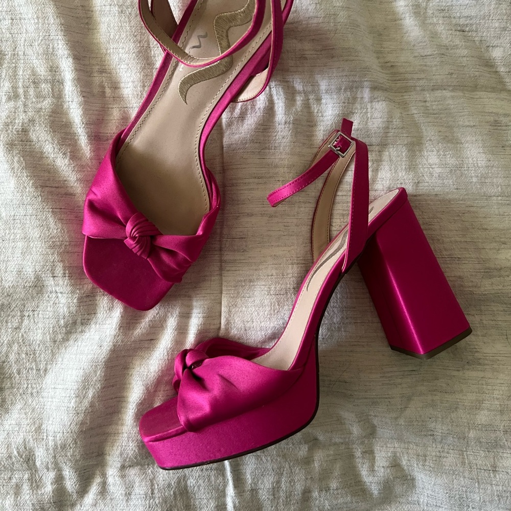 LIKE NEW Nina Seline Special Occasion Pink Satin Platform Sandals